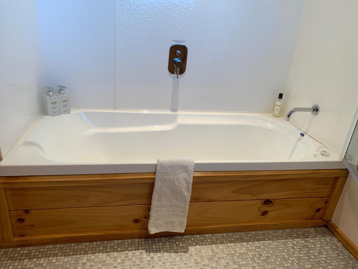 Birds Ferry Lodge Luxury B&B Уестпорт Екстериор снимка